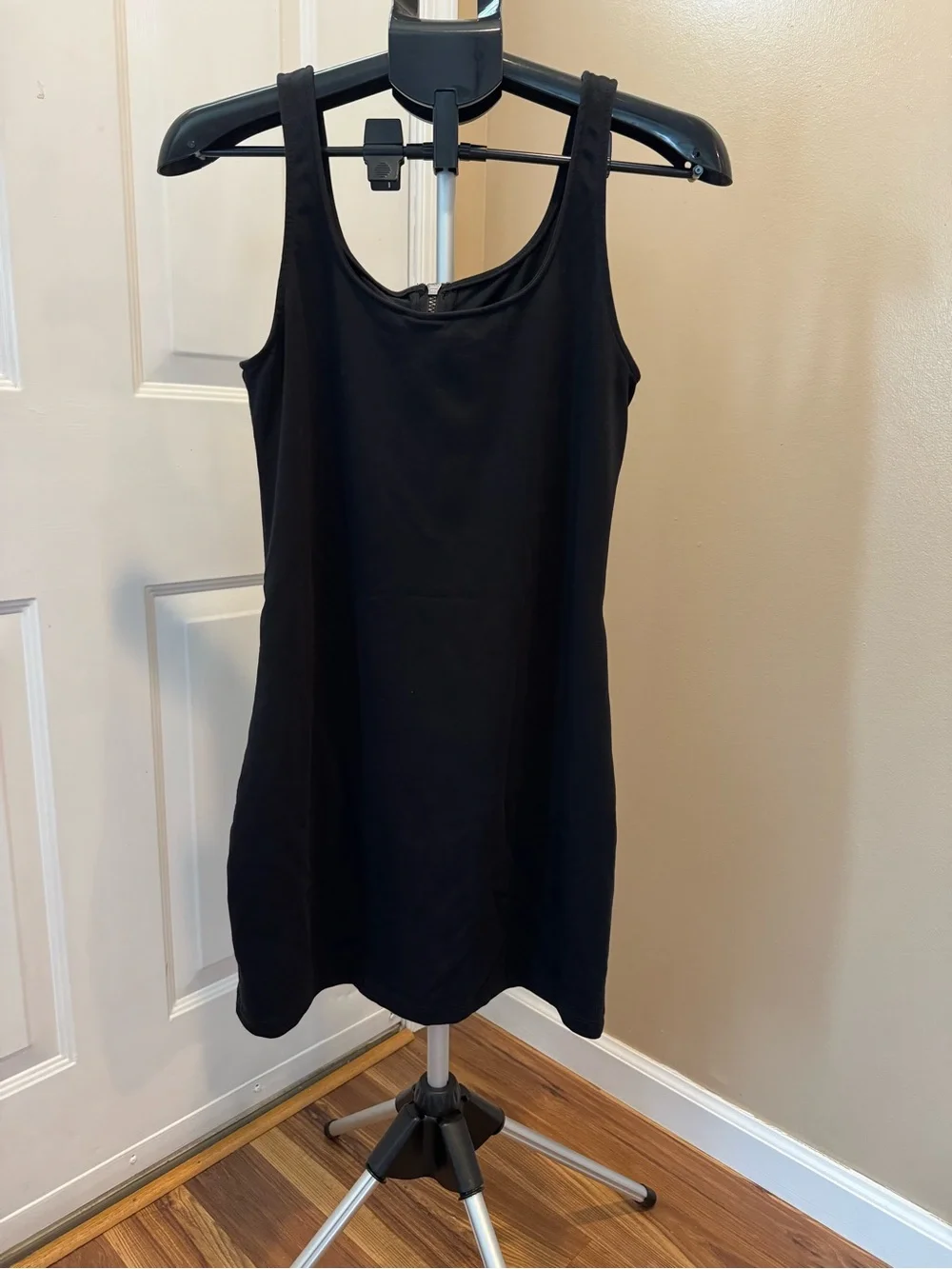 Nike Air Women’s Black & White Dress With Zip Front, Size Large